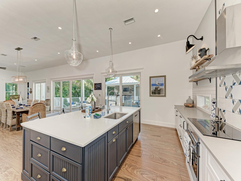 Slice of Paradise Vacation Rental in Holmes Beach - RedAwning