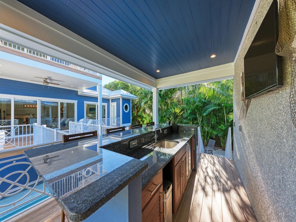 Slice of Paradise Vacation Rental in Holmes Beach - RedAwning