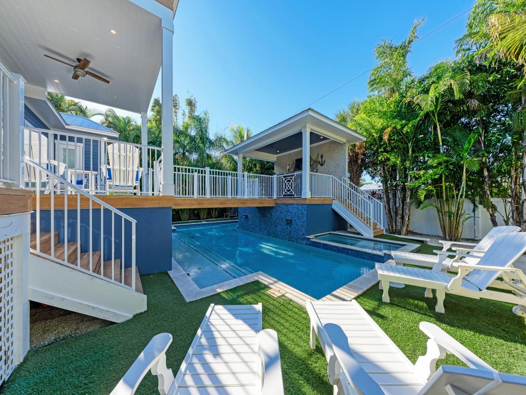 Slice of Paradise Vacation Rental in Holmes Beach - RedAwning