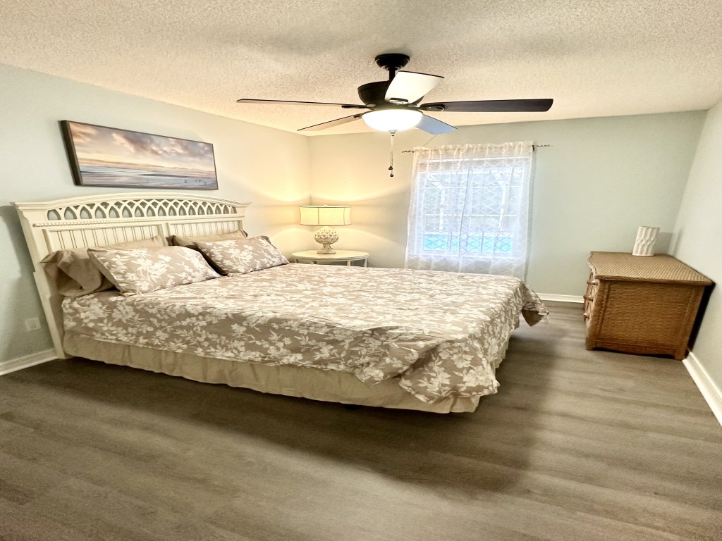 Bayou Breeze Vacation Rental in Navarre - RedAwning