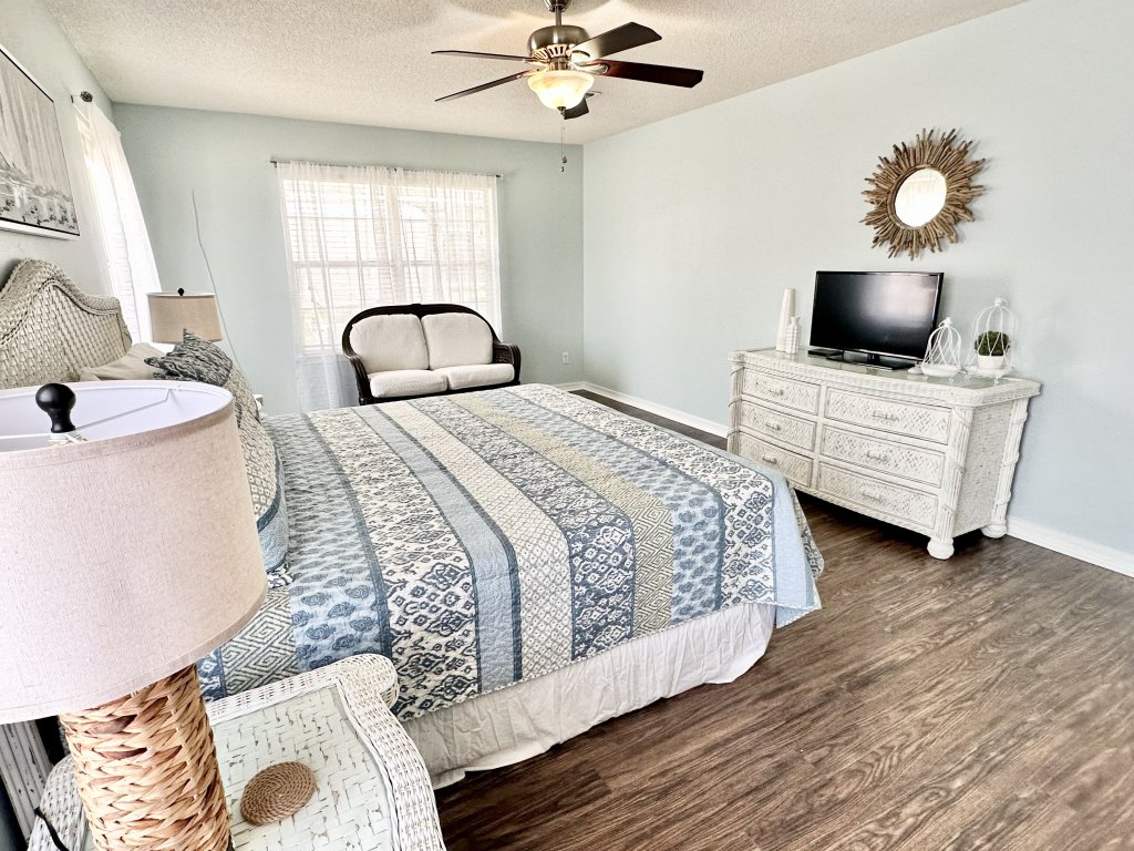 Bayou Breeze Vacation Rental in Navarre - RedAwning