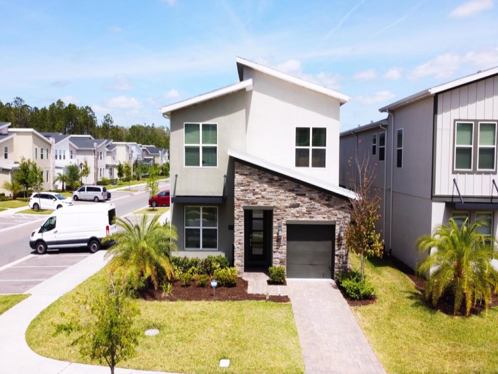 5 Bed 5 Bath South Facing  Pool Home Storey Lake Vacation Rental in Kissimmee - RedAwning