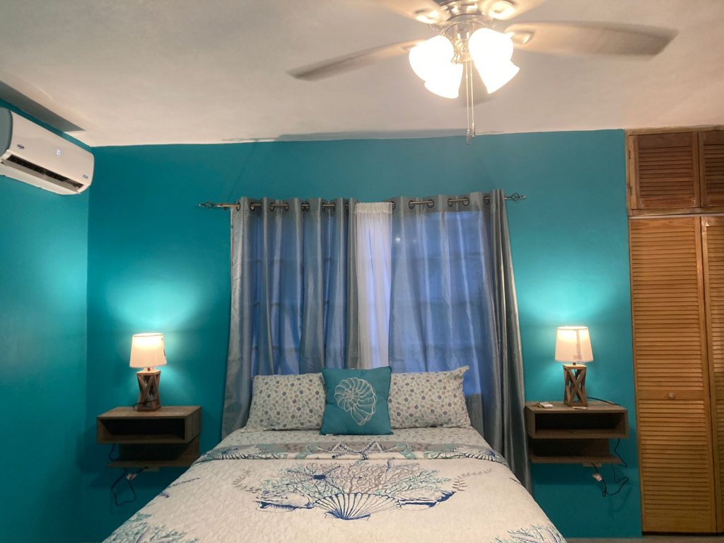 YanceyLargoEstate-3 BR Villa w/Mountain Views Vacation Rental in US - RedAwning