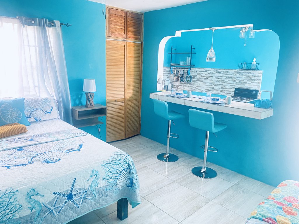 YanceyLargoEstate-3 BR Villa w/Mountain Views Vacation Rental in US - RedAwning