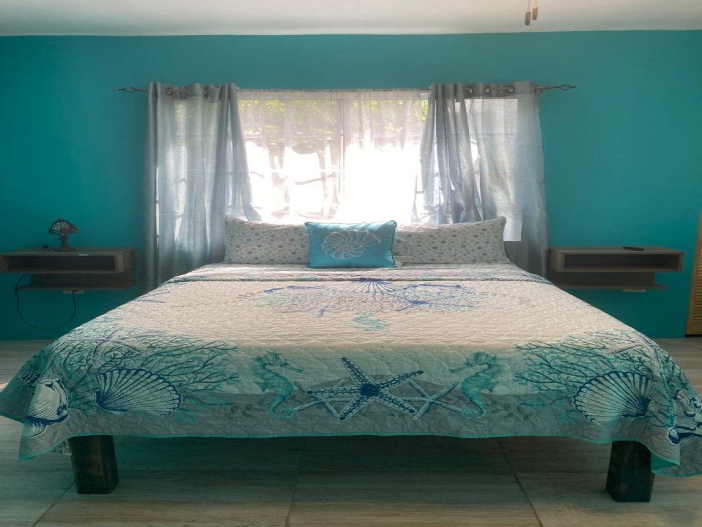 YanceyLargoEstate-3 BR Villa w/Mountain Views Vacation Rental in US - RedAwning