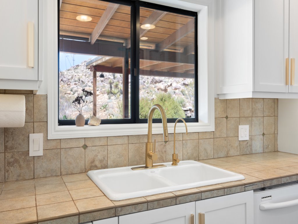 Moonbeam Mountain - Stylish Home w/Private Boulders + Hot Tub! Vacation Rental in California - RedAwning