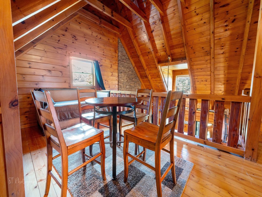 Burning Tree Vacation Rental in Sevierville - RedAwning
