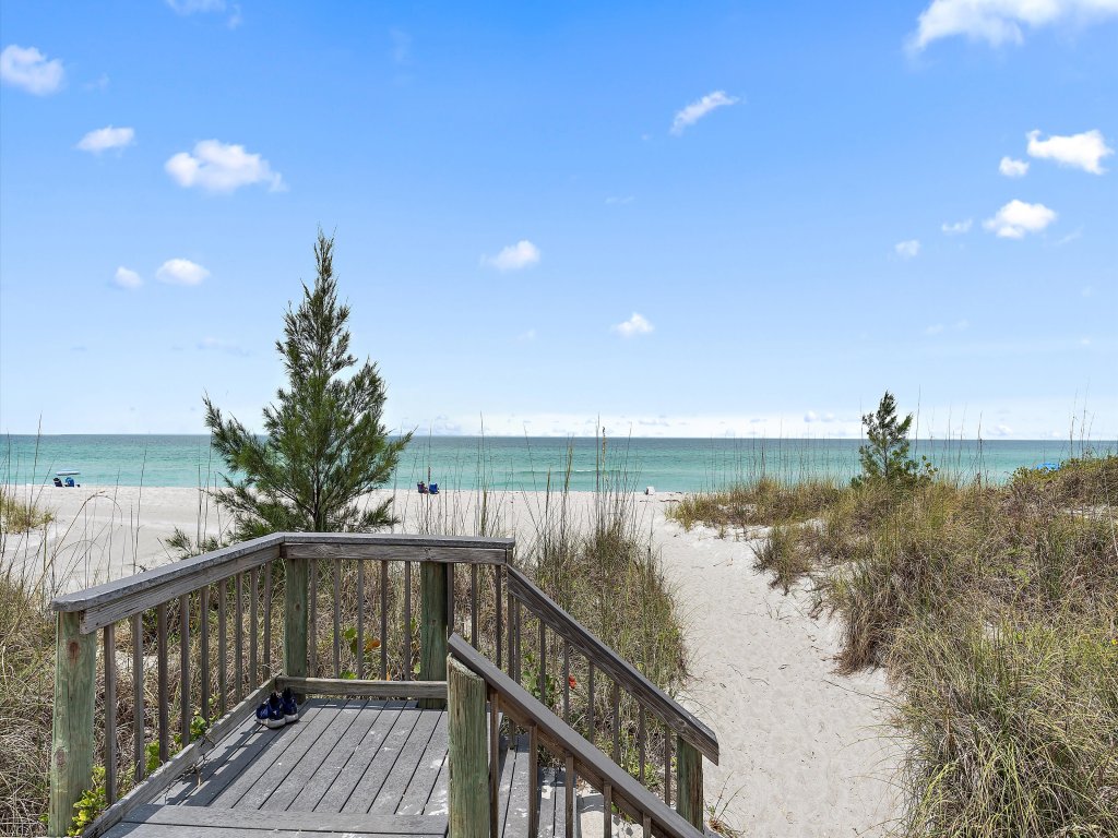 Serenity on Sutton Vacation Rental in Longboat Key - RedAwning