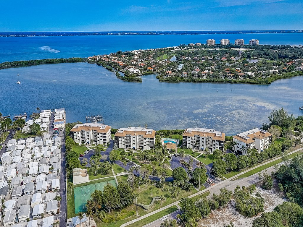 Buttonwood Bliss Vacation Rental in Longboat Key - RedAwning