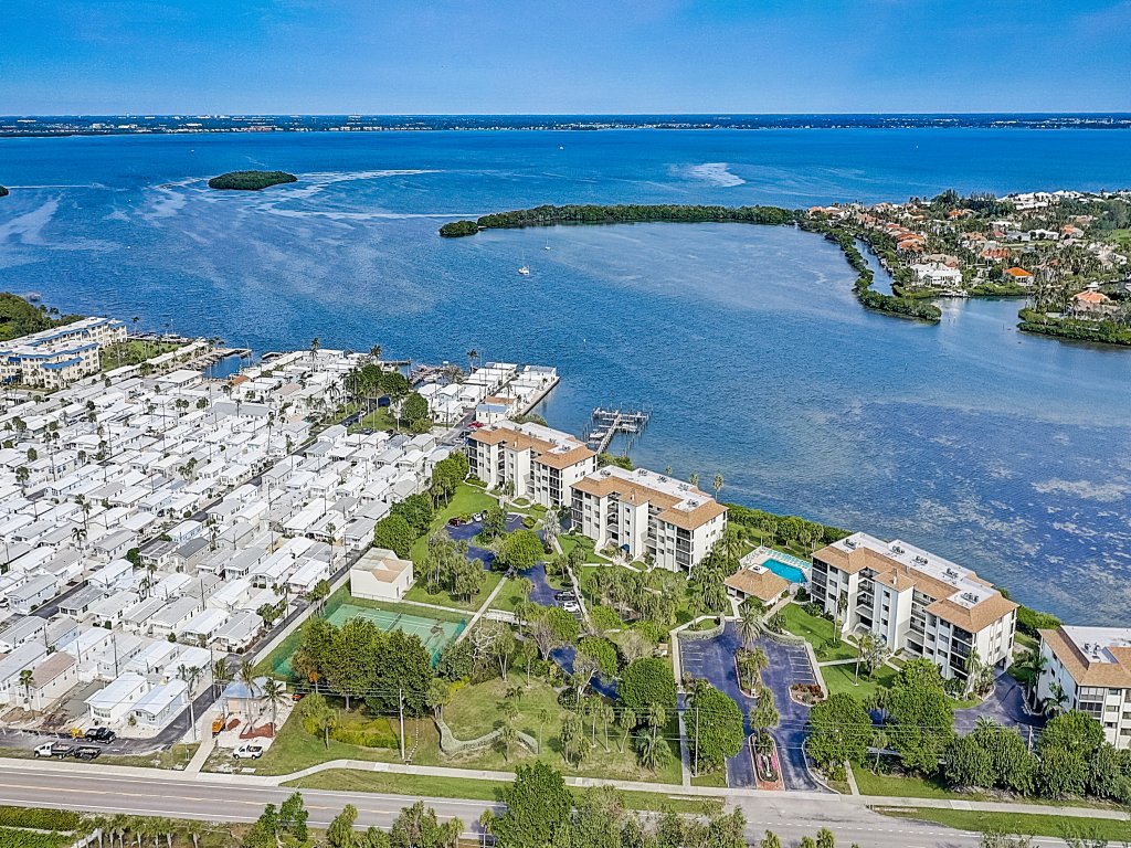 Buttonwood Bliss Vacation Rental in Longboat Key - RedAwning