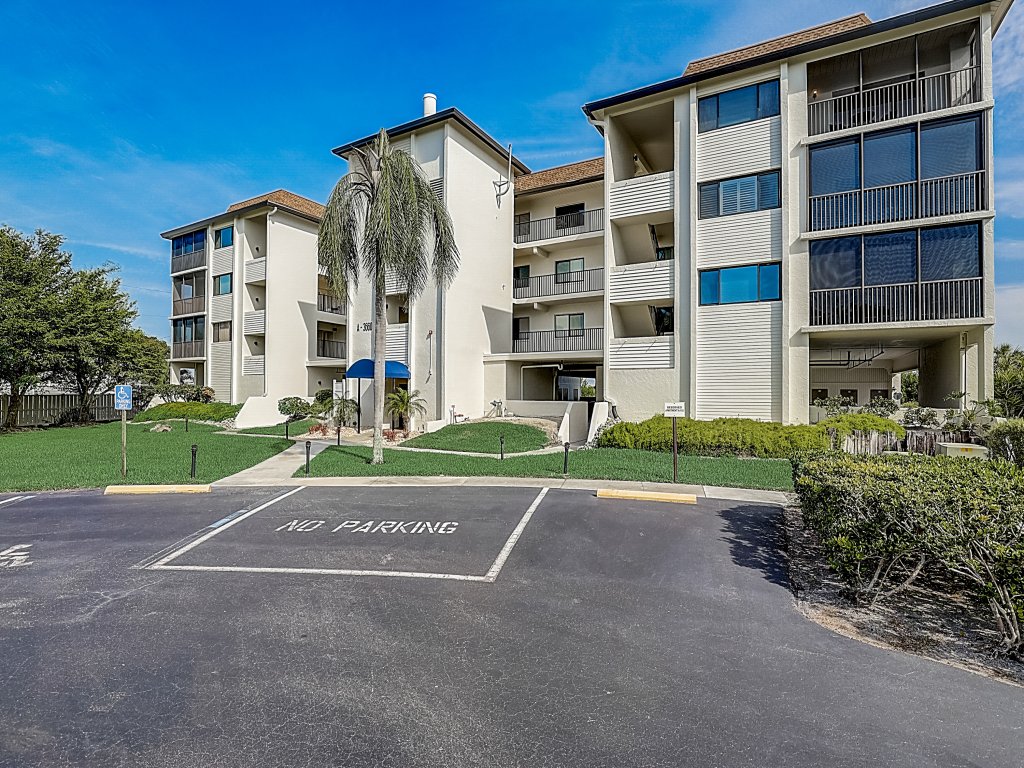 Buttonwood Bliss Vacation Rental in Longboat Key - RedAwning