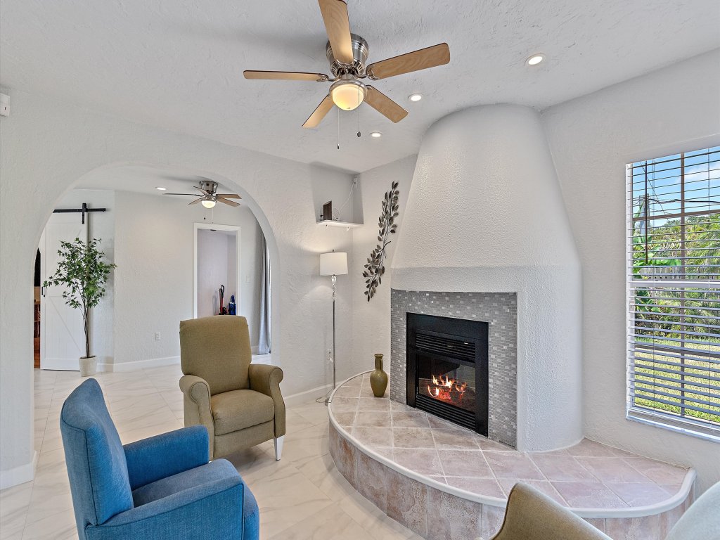 Paradise Palace Vacation Rental in Sarasota - RedAwning