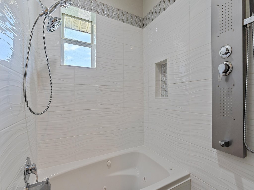 Paradise Palace Vacation Rental in Sarasota - RedAwning