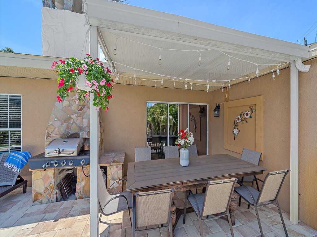 Paradise Palace Vacation Rental in Sarasota - RedAwning