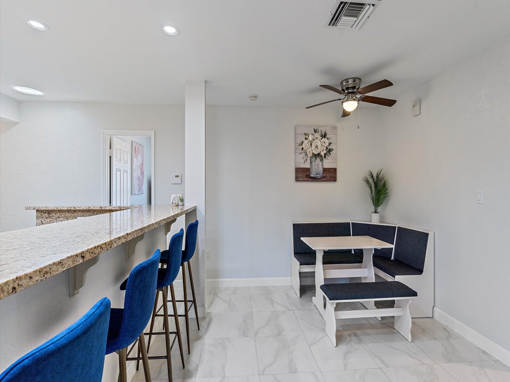 Paradise Palace Vacation Rental in Sarasota - RedAwning