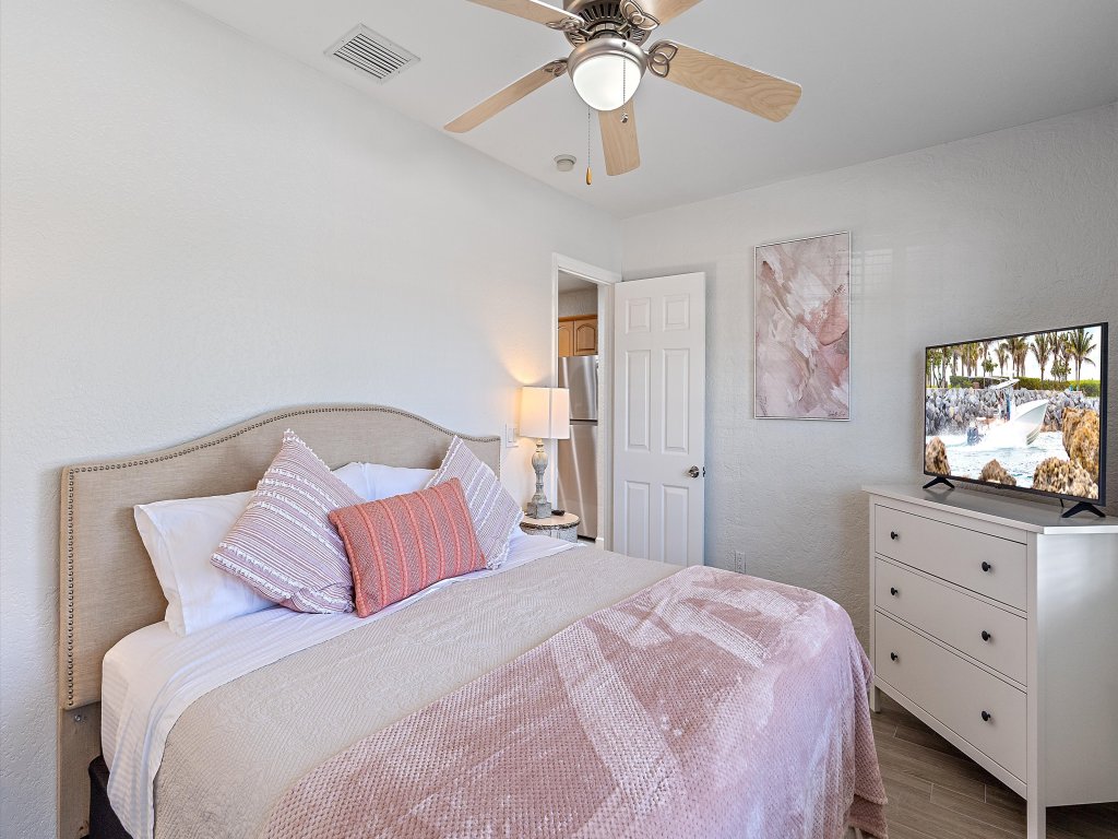 Paradise Palace Vacation Rental in Sarasota - RedAwning