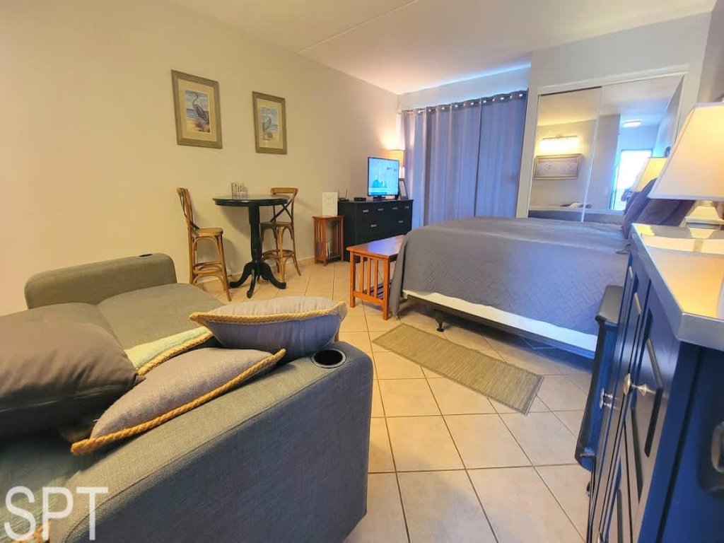 Channel Front with Pool " Hot Tub " Patio Vacation Rental in South Padre Island - RedAwning