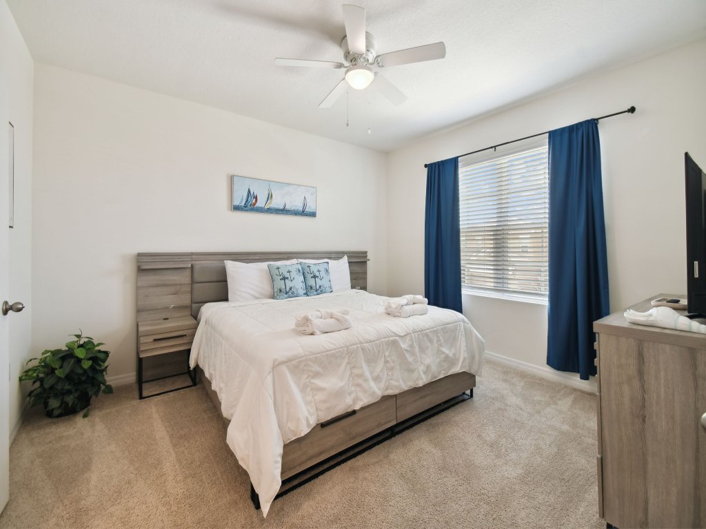 7704OML-Solterra Resort Vacation Rental in Davenport - RedAwning