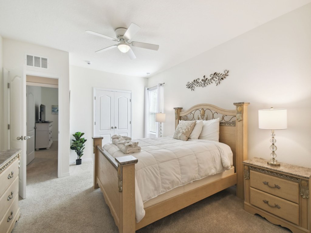 7704OML-Solterra Resort Vacation Rental in Davenport - RedAwning