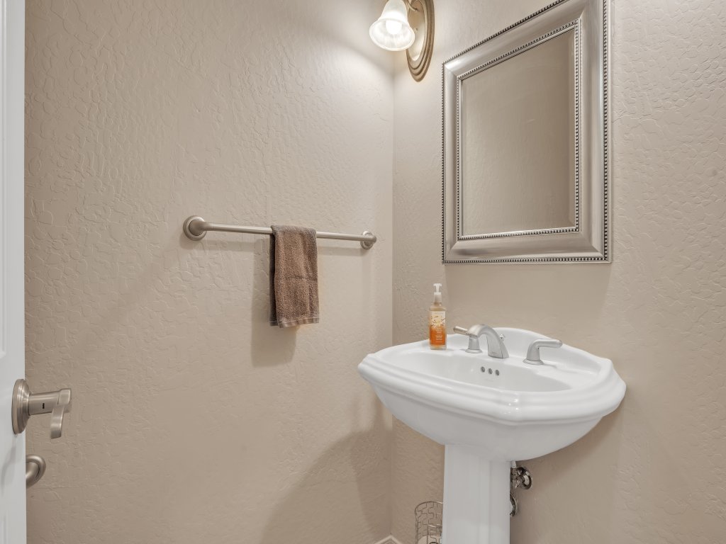 Hole in 1 Luxury Home Vacation Rental in Prescott - RedAwning
