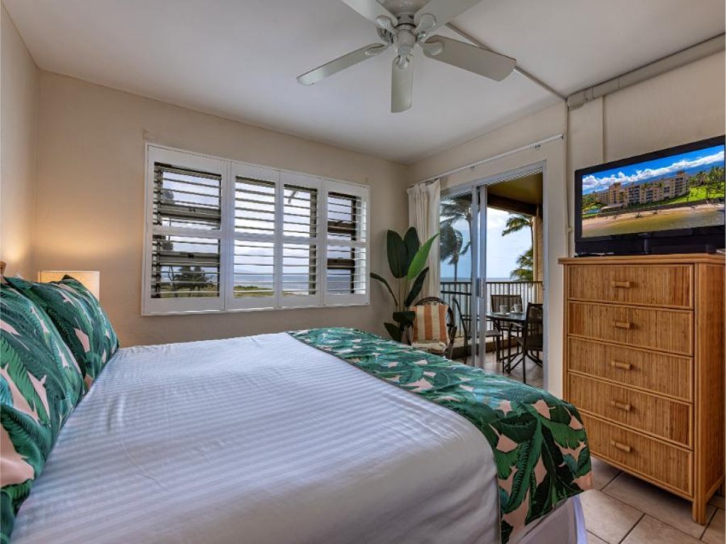 Menehune Shores #423 Vacation Rental in Hawaii - RedAwning
