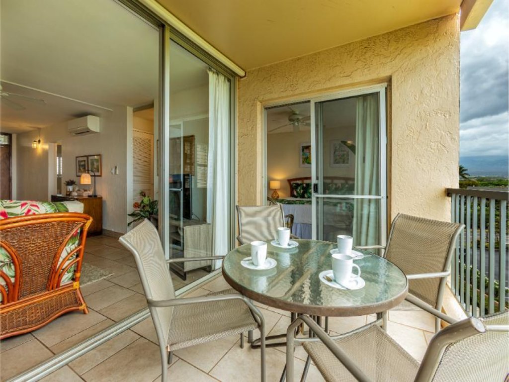 Menehune Shores #423 Vacation Rental in Hawaii - RedAwning