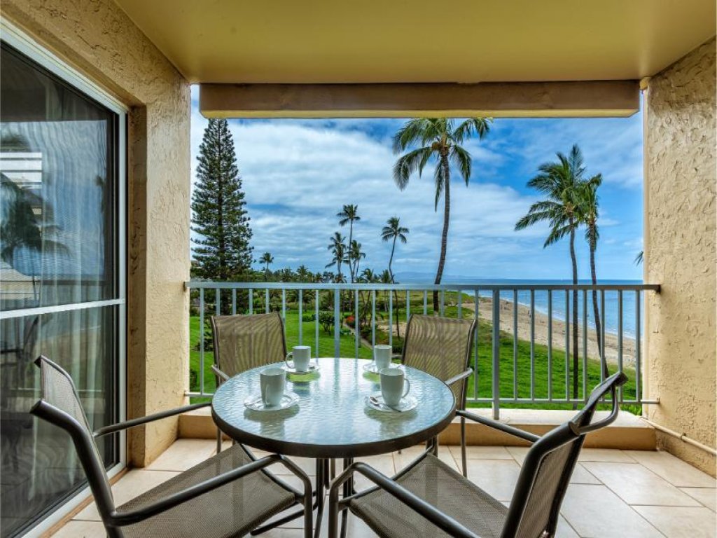 Menehune Shores #423 Vacation Rental in Hawaii - RedAwning