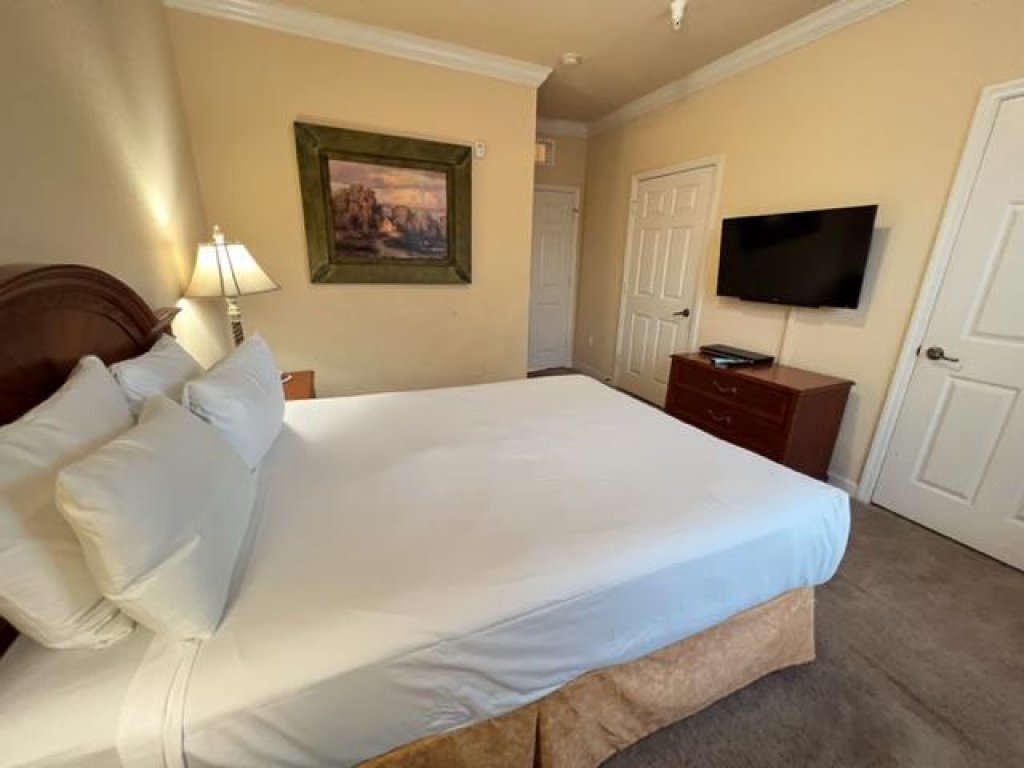 Relaxing 3 Bed Condo in Tuscana Resort Vacation Rental in Davenport - RedAwning