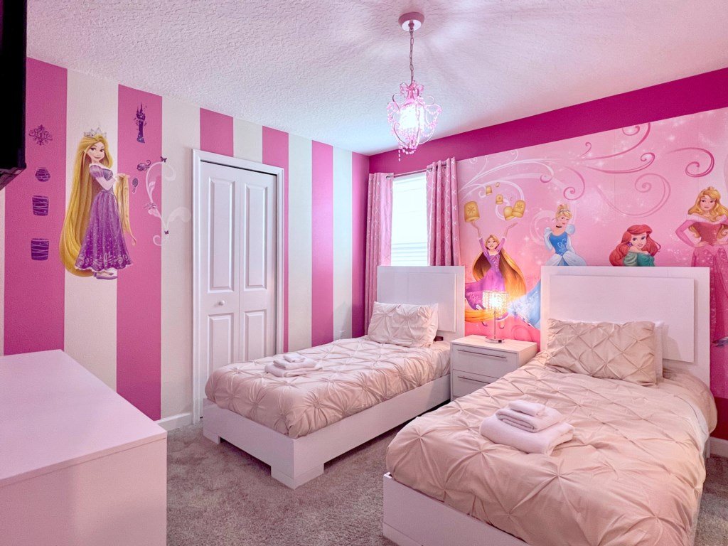 8 Bed Storey Lake Resort- Huge Bedroom for Kids Vacation Rental in Kissimmee - RedAwning