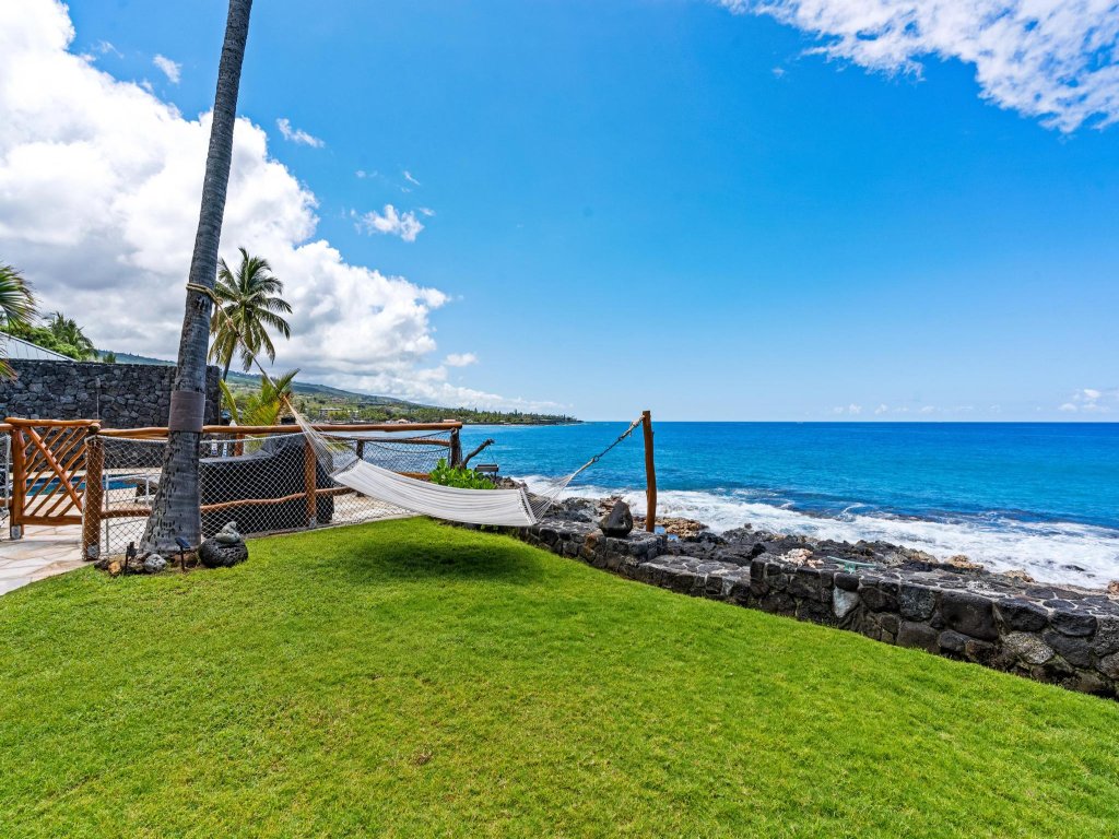 Big Island Private Home Alii Drive 6596 Vacation Rental in Kailua-Kona - RedAwning