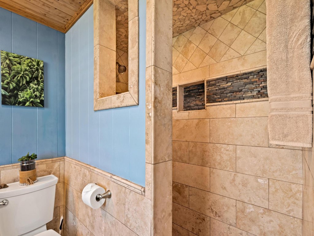 Big Island Private Home Alii Drive 6596 Vacation Rental in Kailua-Kona - RedAwning
