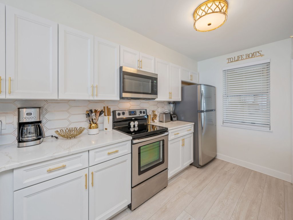 HD1605 Vacation Rental in Miramar Beach - RedAwning