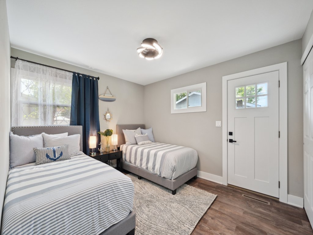 Charming Contemporary Family Home Vacation Rental in Illinois - RedAwning