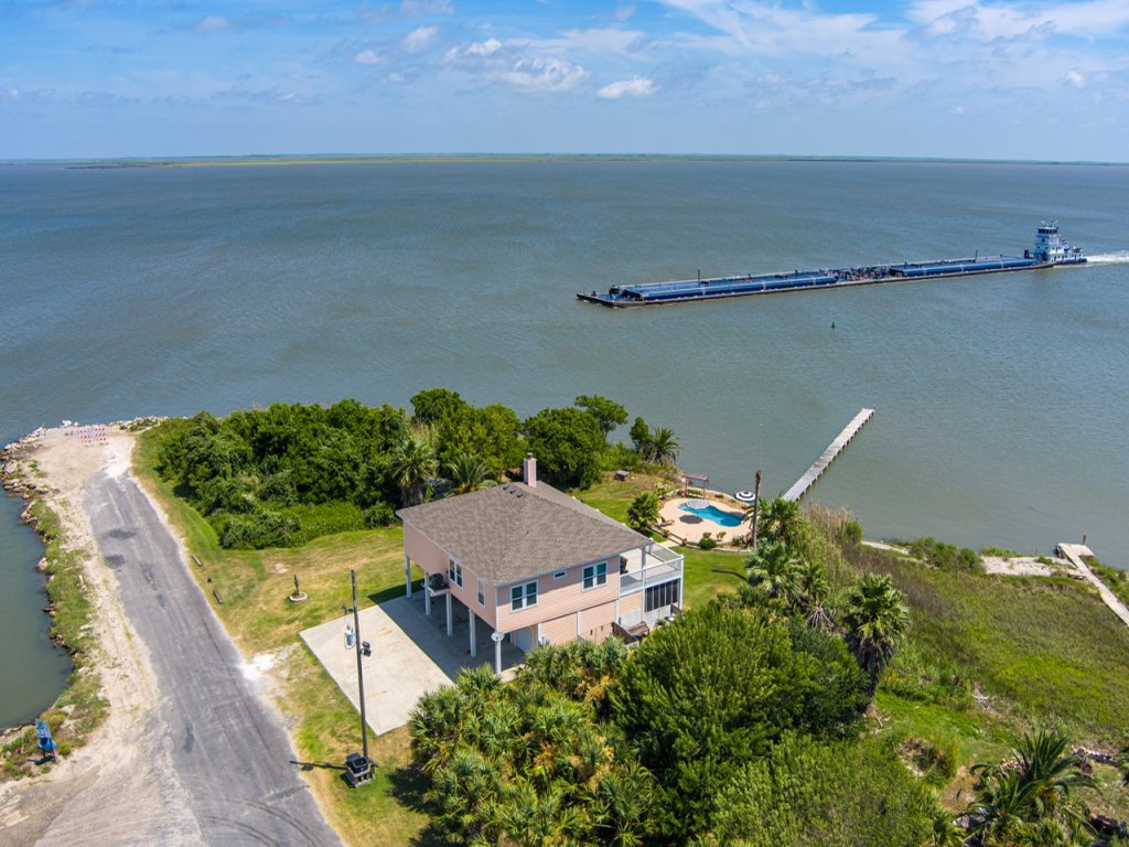 The Peach Pelican Vacation Rental in Texas - RedAwning
