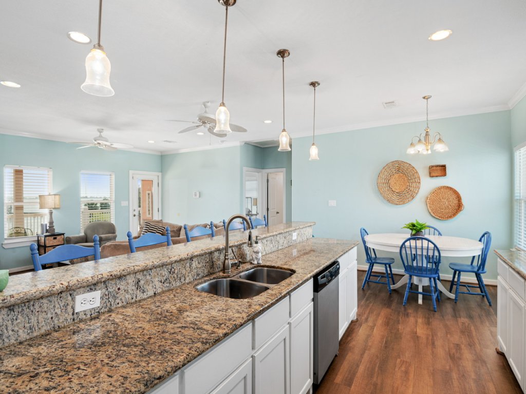 The Peach Pelican Vacation Rental in Texas - RedAwning