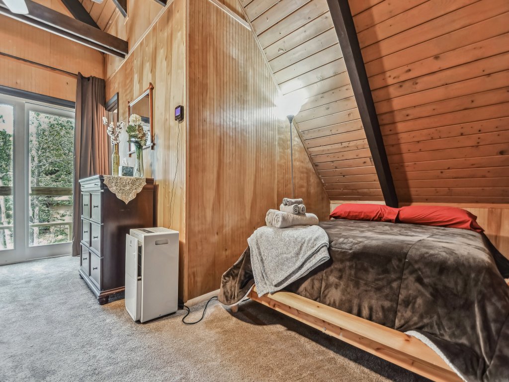 Poconos Chalet newly renovated, great location Vacation Rental in Pennsylvania - RedAwning