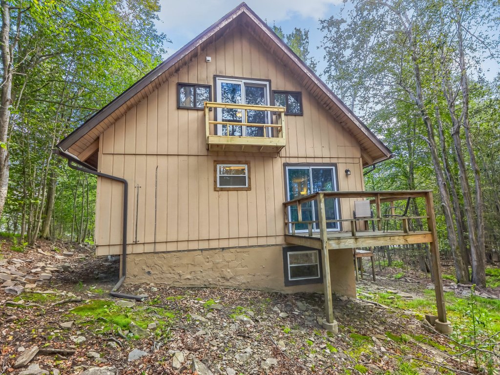 Poconos Chalet newly renovated, great location Vacation Rental in Pennsylvania - RedAwning