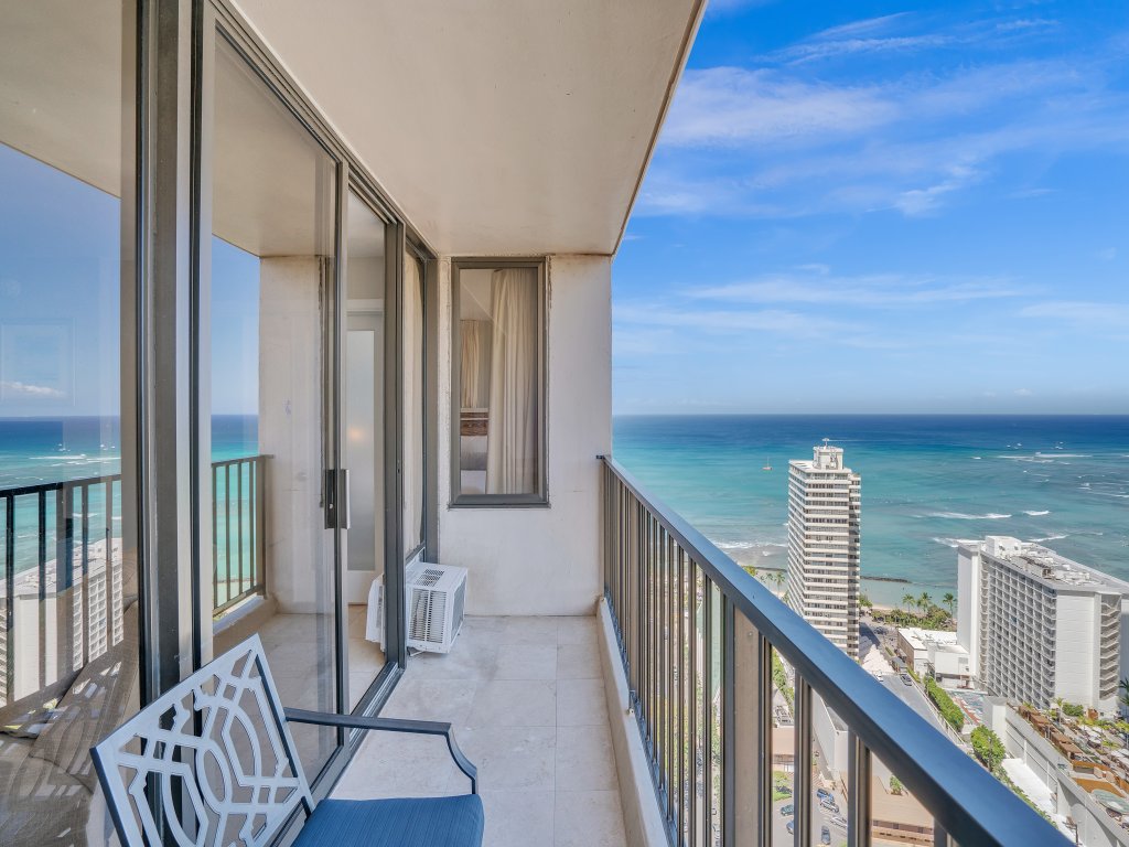 Beach Oasis with Ocean & City Views with FREE Parking! Vacation Rental in Honolulu - RedAwning