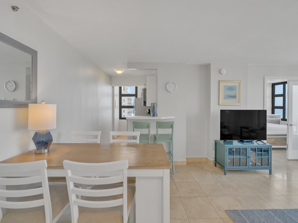 Beach Oasis with Ocean & City Views with FREE Parking! Vacation Rental in Honolulu - RedAwning