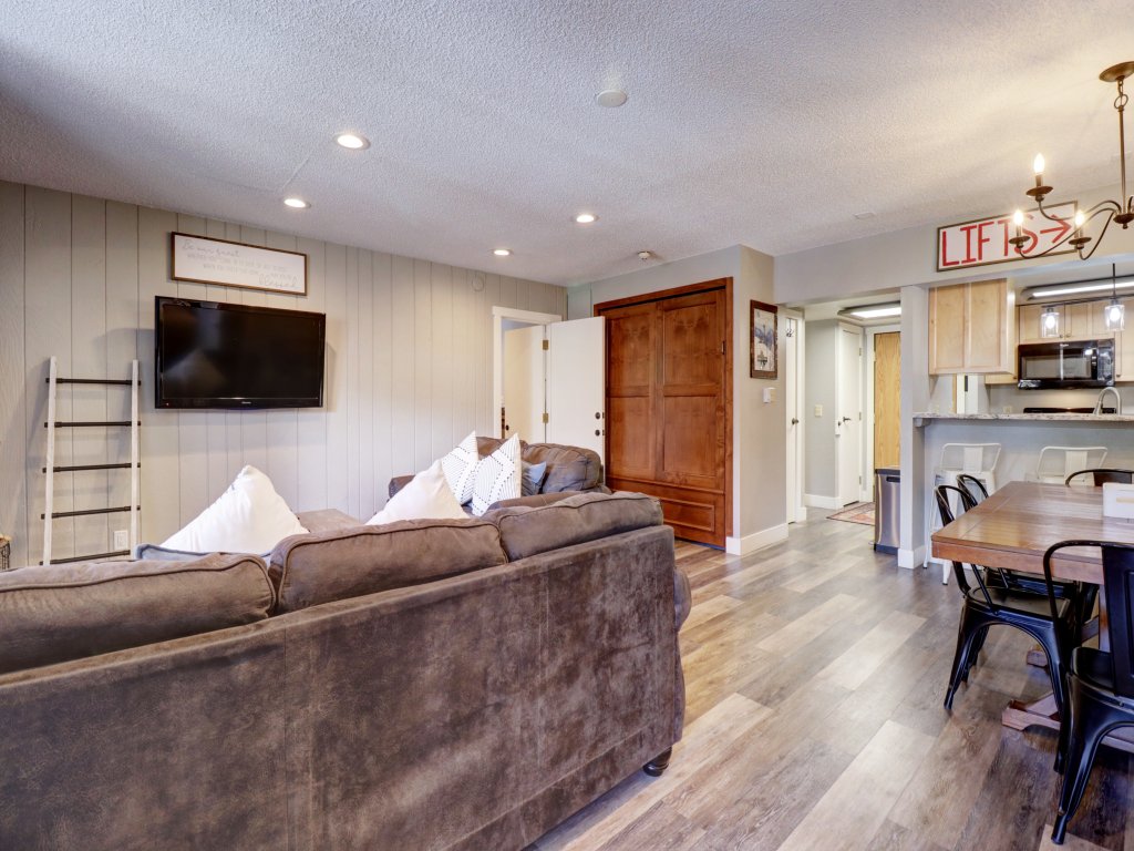 CM325 Copper Mtn Inn - Pet Friendly Vacation Rental in Copper Mountain - RedAwning