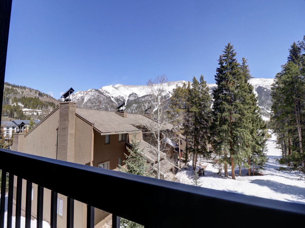 CM325 Copper Mtn Inn - Pet Friendly Vacation Rental in Copper Mountain - RedAwning