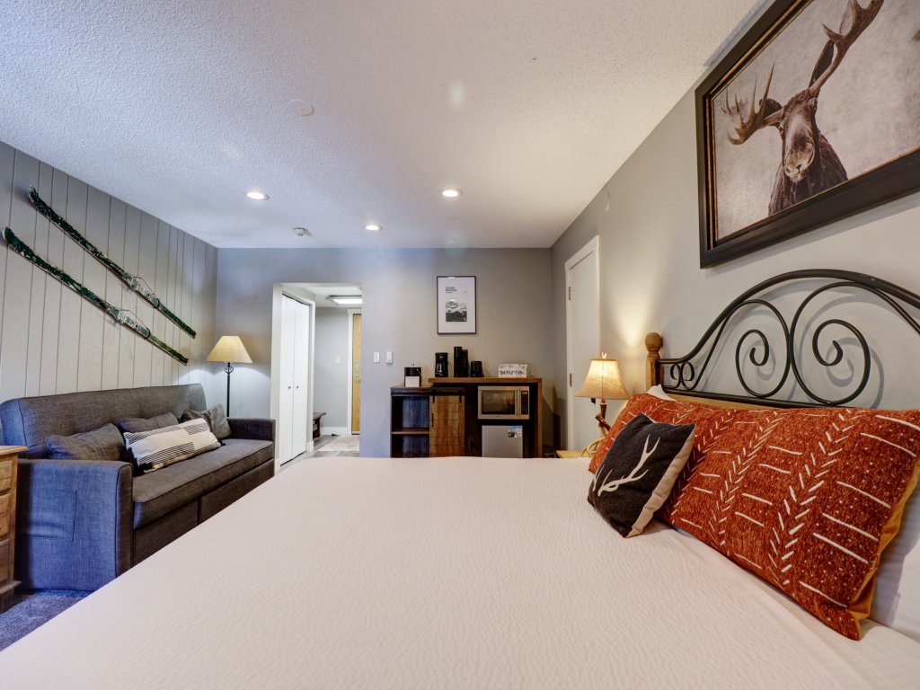 CM325 Copper Mtn Inn - Pet Friendly Vacation Rental in Copper Mountain - RedAwning