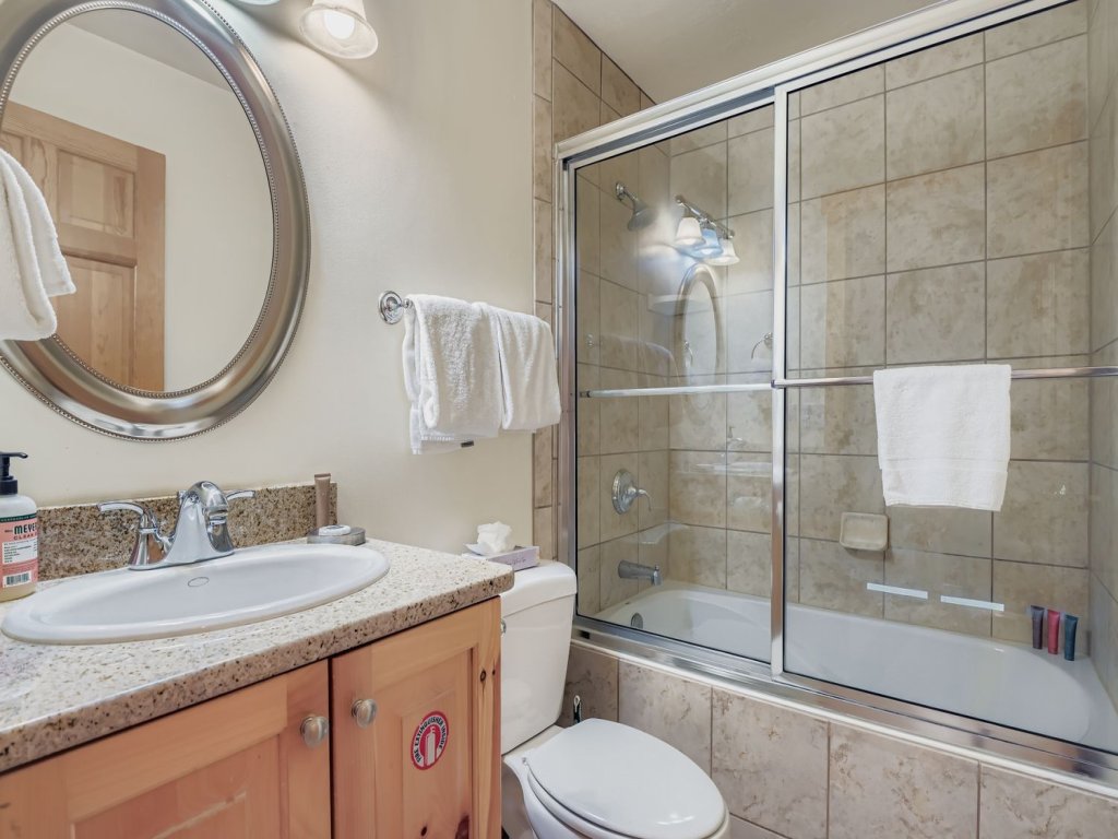 Deer Valley Condo Retreat Close to Skiing Hiking Hot Tub 402 Vacation Rental in Park City - RedAwning