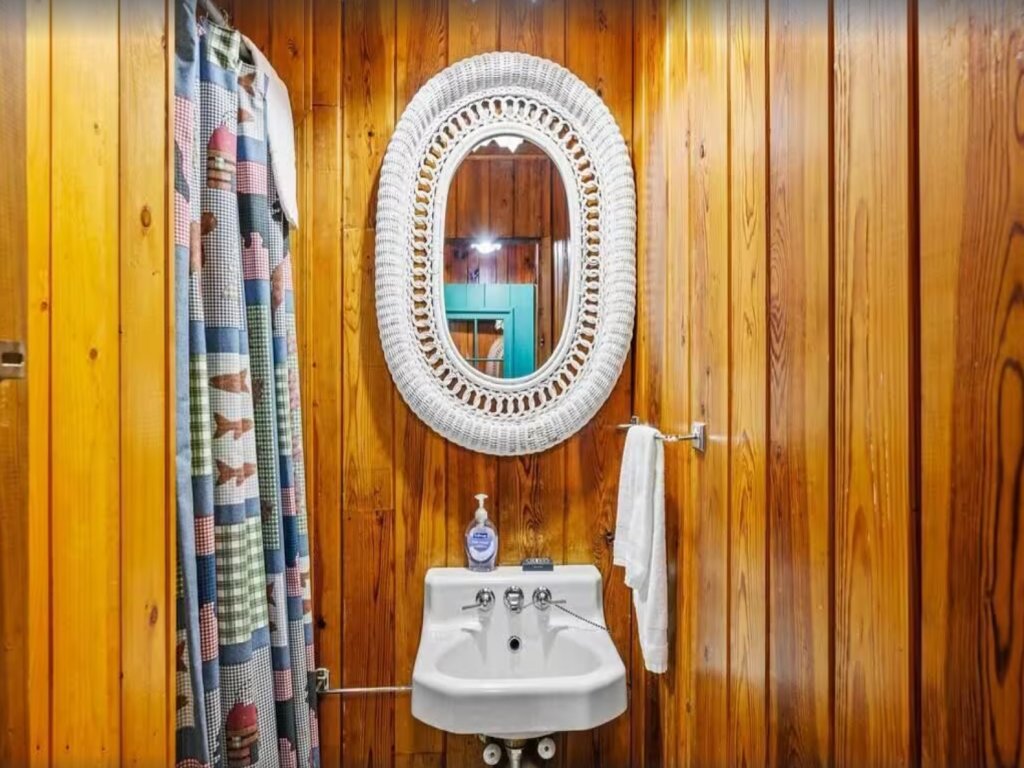 Little Greenbriar Lodge Vacation Rental in Sevierville - RedAwning