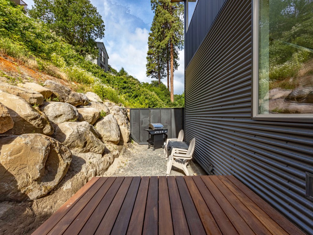 Sherman Retreat Vacation Rental in Hood River - RedAwning