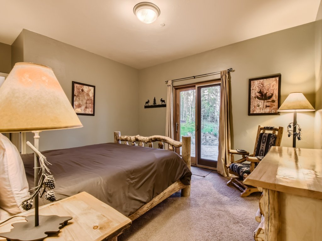42 Burgundy 4Br 3.5Ba Vacation Rental in Colorado - RedAwning