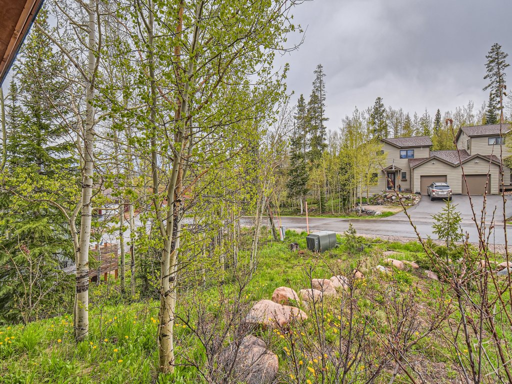 42 Burgundy 4Br 3.5Ba Vacation Rental in Colorado - RedAwning