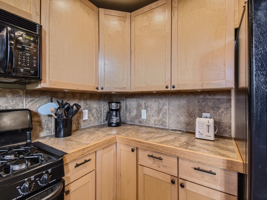 42 Burgundy 4Br 3.5Ba Vacation Rental in Colorado - RedAwning