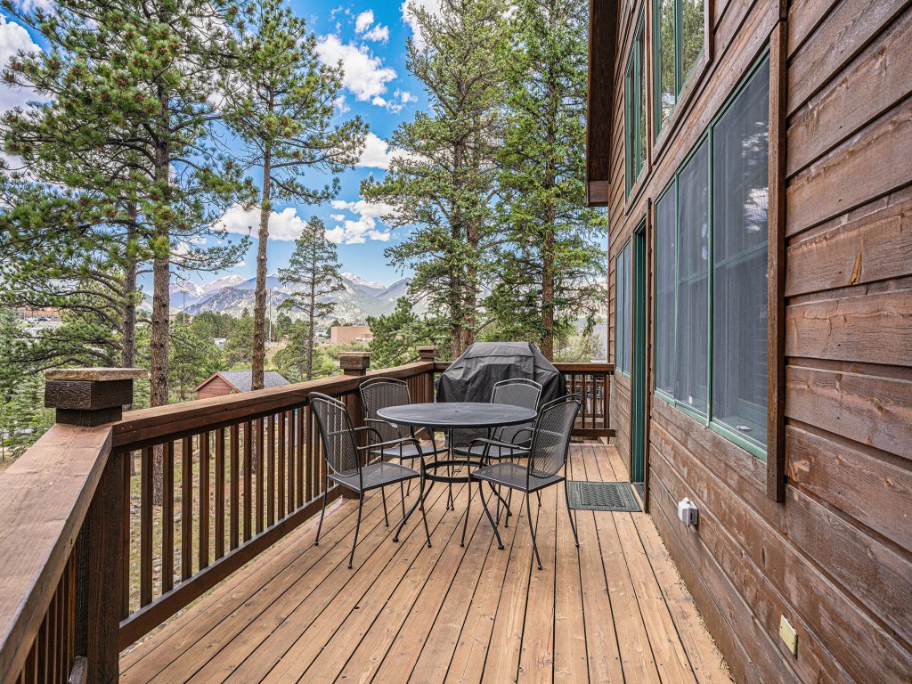 Bear Den at Solitude Cabins Vacation Rental in Estes Park - RedAwning