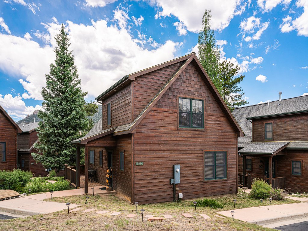Bear Den at Solitude Cabins Vacation Rental in Estes Park - RedAwning